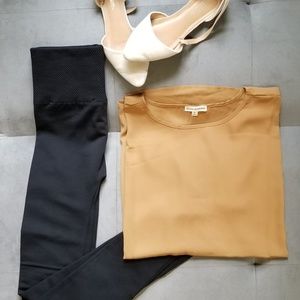 BUNDLE SHORT CUFF COFFEE SLEEVE AND BLACK LEGGING